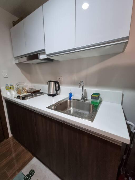 Great View 1 Bedroom Condo In Makati Near Trident Tower 마닐라 외부 사진