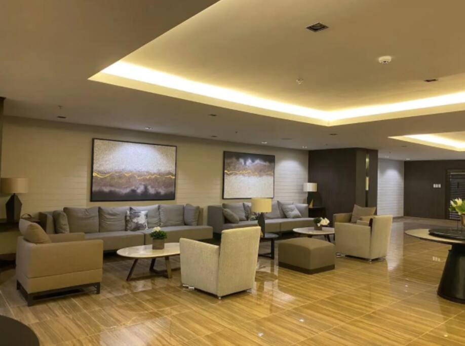 Great View 1 Bedroom Condo In Makati Near Trident Tower 마닐라 외부 사진